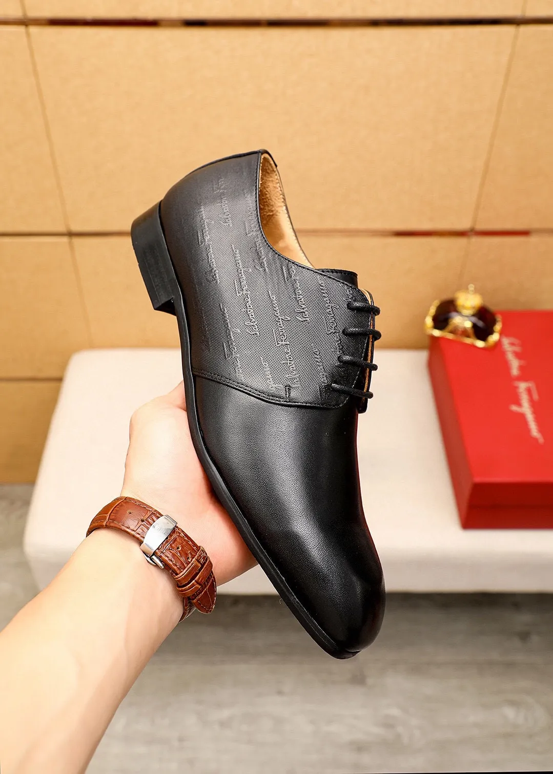 Men's shoes 💰520 💐 Product trademark: Ferragamo "Ferragamo" business leather shoes Regular size: 38-44 (45🉑️customized) Product materials: Selected imported calfskin upper+, imported water-dyed cowhide leather lining. Strong three-dimensional visual effect, combined outsole Color: 2⃣️seed leather materials optional